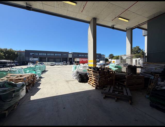 2,305M² WAREHOUSE TO LET IN BLACKHEATH INDUSTRIAL